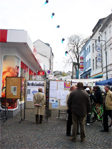 Straßenaktion am 25.10.2008 – Blick auf den Adalbertsberg – Foto: Elisabeth Ruppert